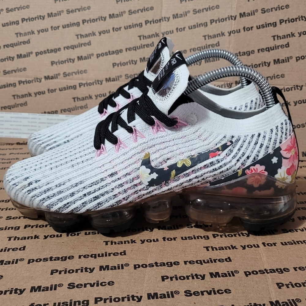 Floral Nike Air Vapormax Flyknit - White and Black - Size 7